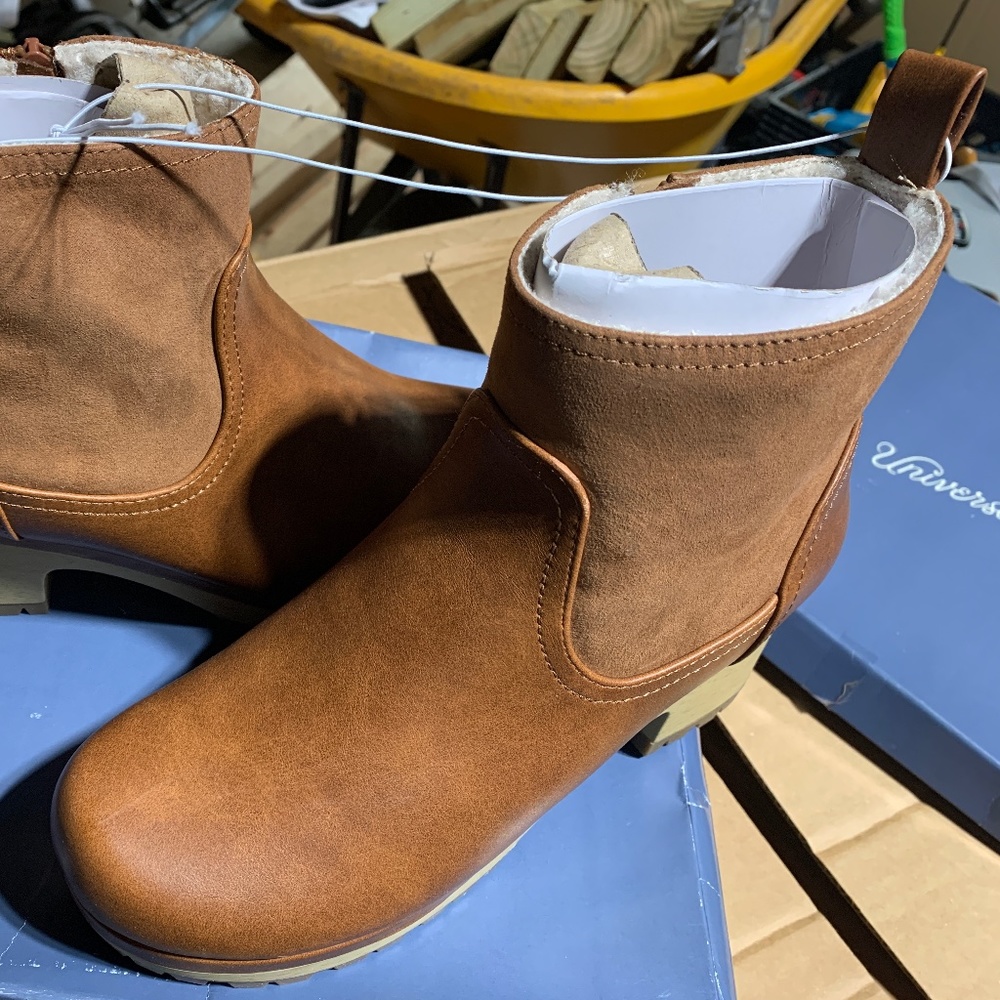 NWT- Universal thread women’s boots